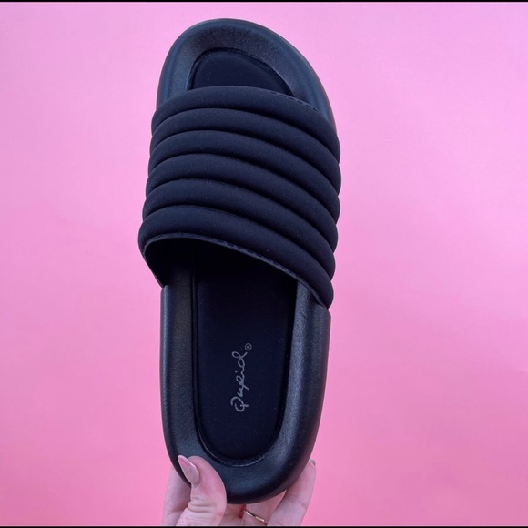 NEW NEVER WORN Black Slides by Qupid size 8 - Picture 1 of 1